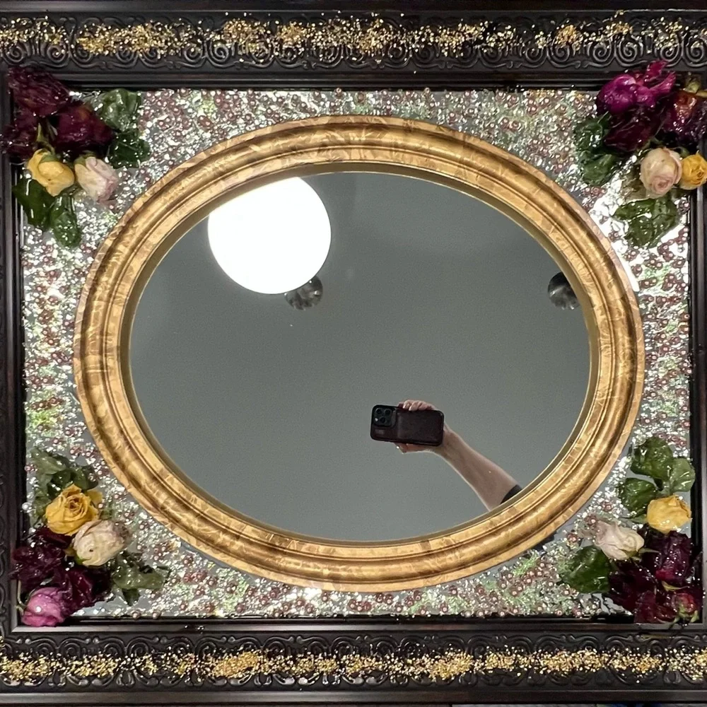 Exclusive‼️ Ornate Oval Mirror with Floral Accents